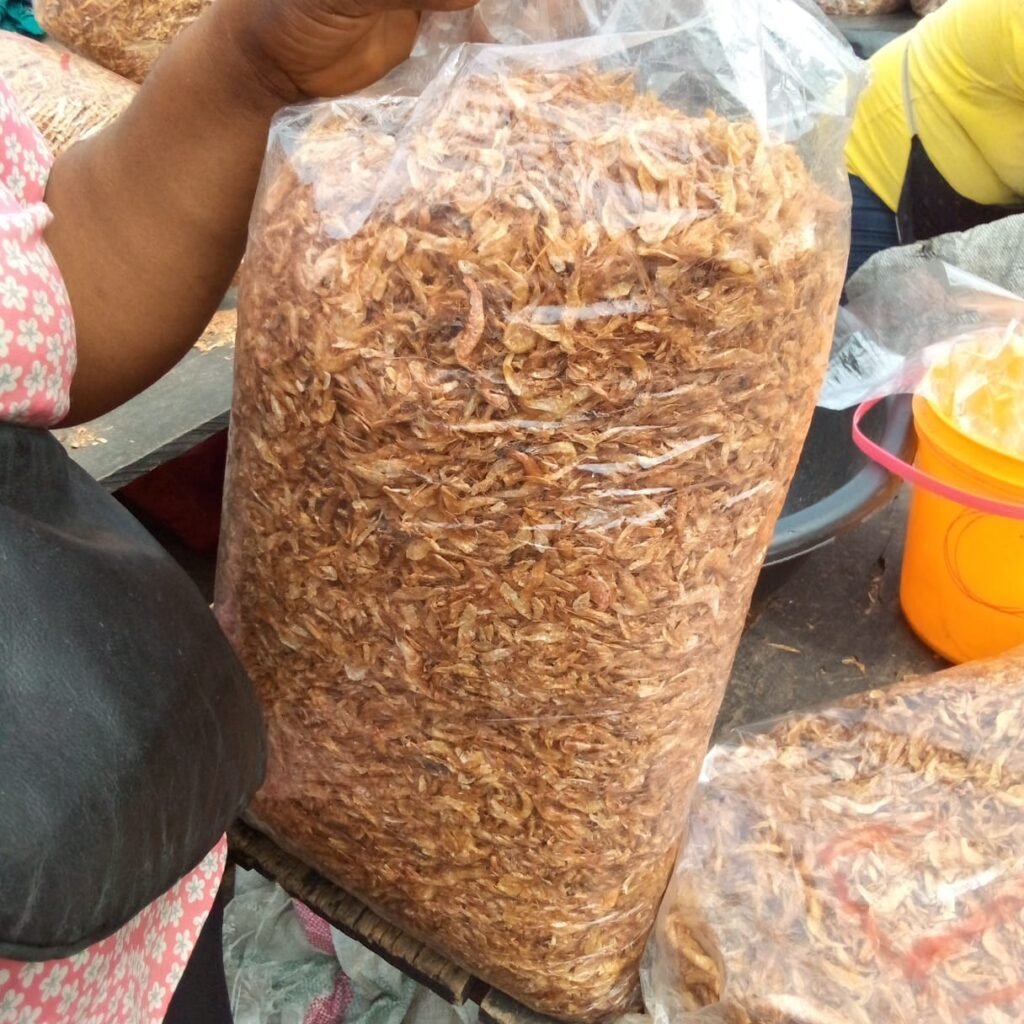 crayfish packing in small bags for delivery